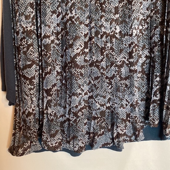 Ann Taylor Accordion Swing Back Sweater M Animal Print Sheer Back Blue Lagenlook - Picture 9 of 10